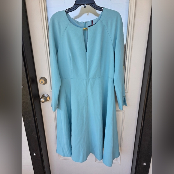 Tommy Hilfiger Women Keyhole Fit & Flare Dress Sz 12 Long Sleeve Cocktail NWT - Picture 4 of 15